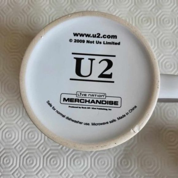 2009 Joshua's Tree and 2010 Rattle and Hum coffee mugs - Picture 9 of 10